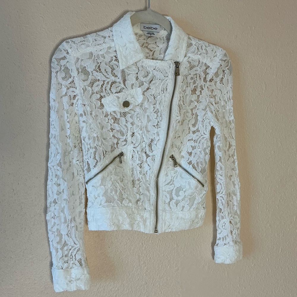 🌸 Bebe Women's Cream Lace Blazer - Flawed